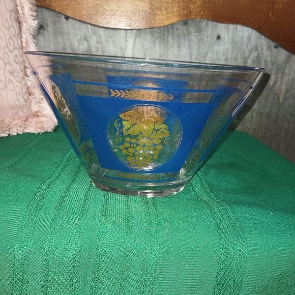 Hazel Atlas Vintage Chip, Punch Bowl Blue and Gold Grape Design - Picture 3 of 6